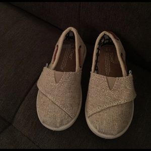 TOMS size 5 brand new tan