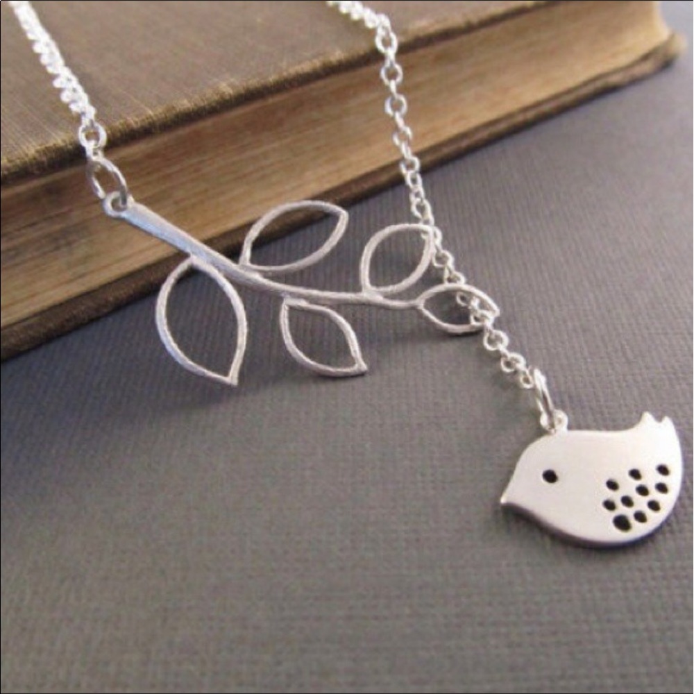 Beautiful Bird Larint Style Necklace