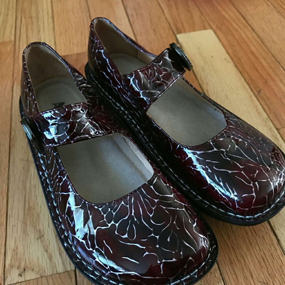 ALEGRIA Mary Janes Size 36 NWOT/B