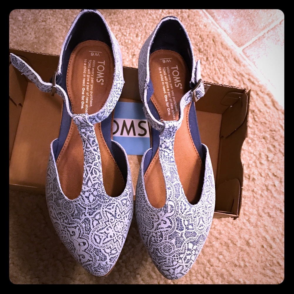 TOMS siZe 6