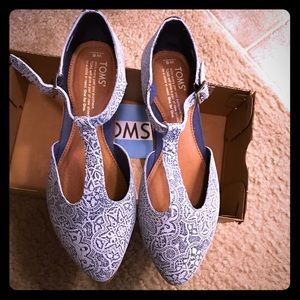 TOMS siZe 6