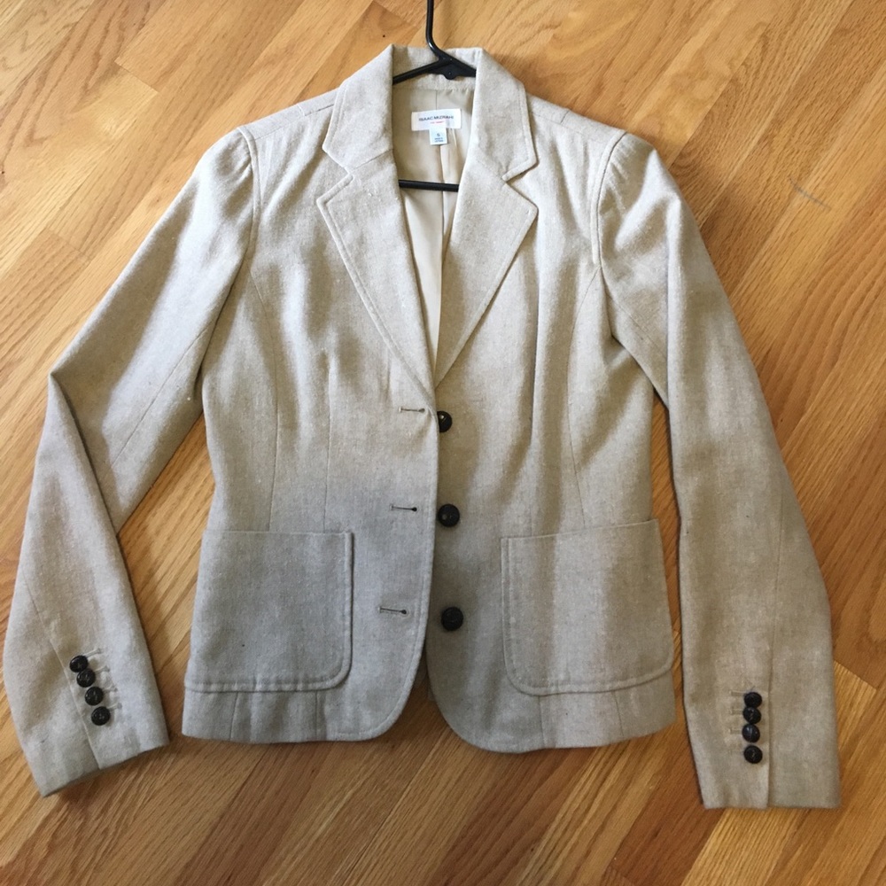 Classic linen blazer, perfect for summer!