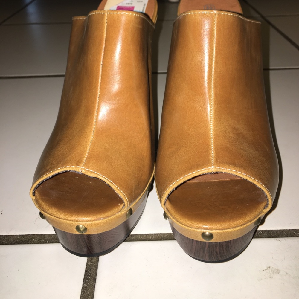 Brown wedges, gently used.