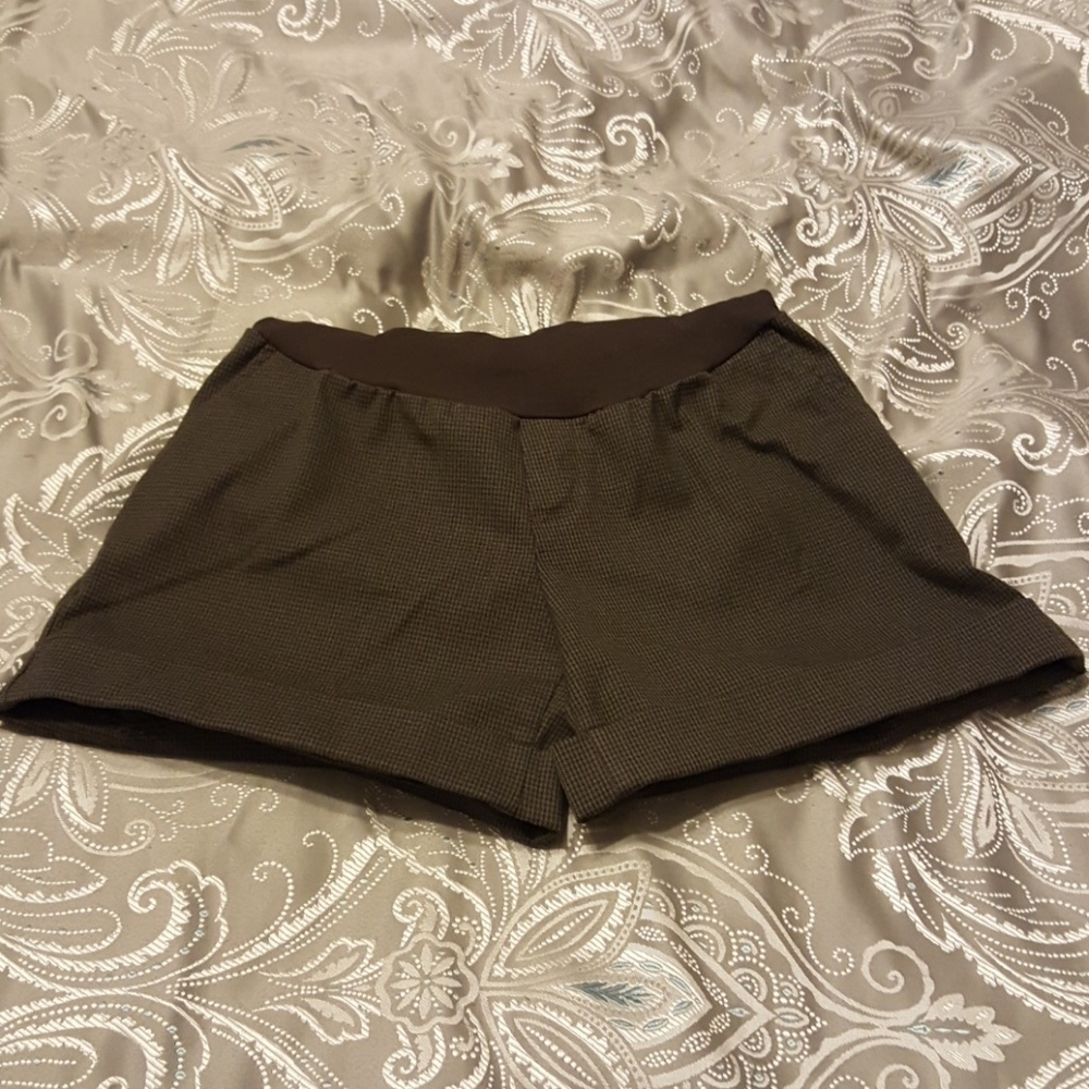 Dress shorts maternity (or not)
