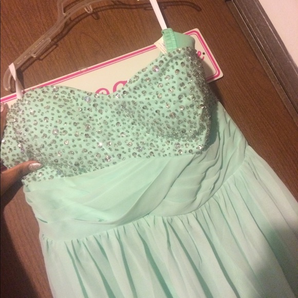 Prom dress - Picture 2 of 2