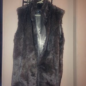 Brown fur vest super cute! Like new condition!