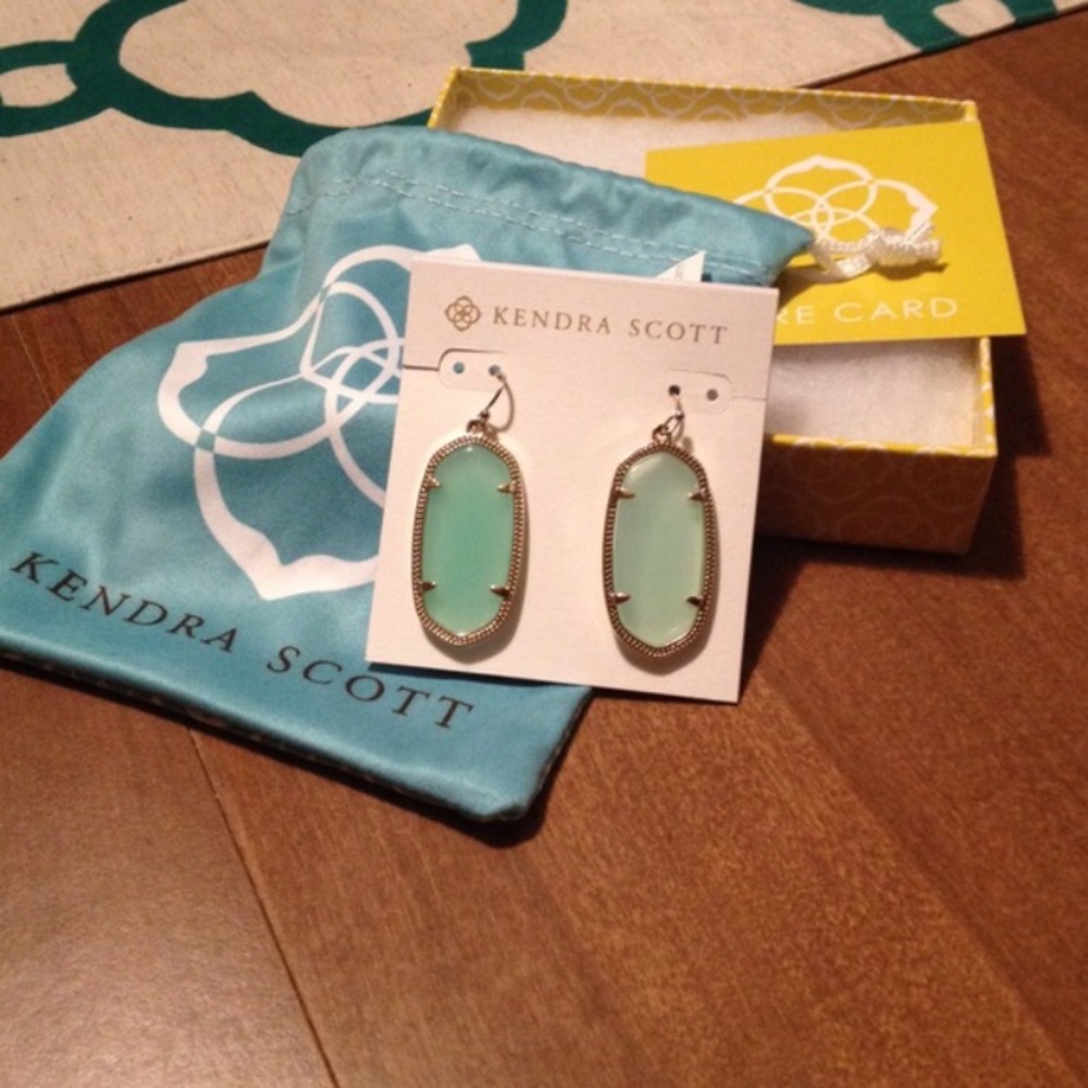 Kendra Scott Elle Earrings - NEW