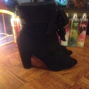 Super cute black combat heels!