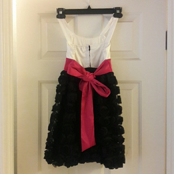 Girls dress - Picture 2 of 5