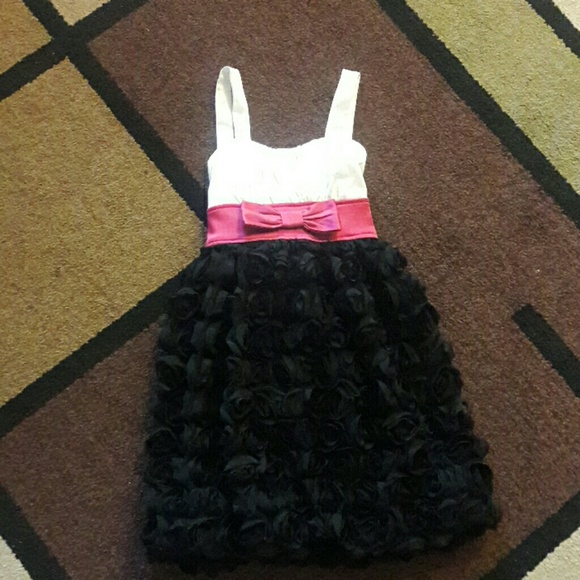 Girls dress - Picture 3 of 5