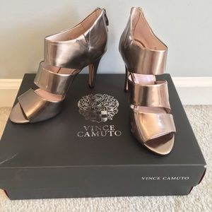Vince Camuto Metallic Heels Size 6 NWOT