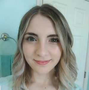 Meet your Posher, Alexi