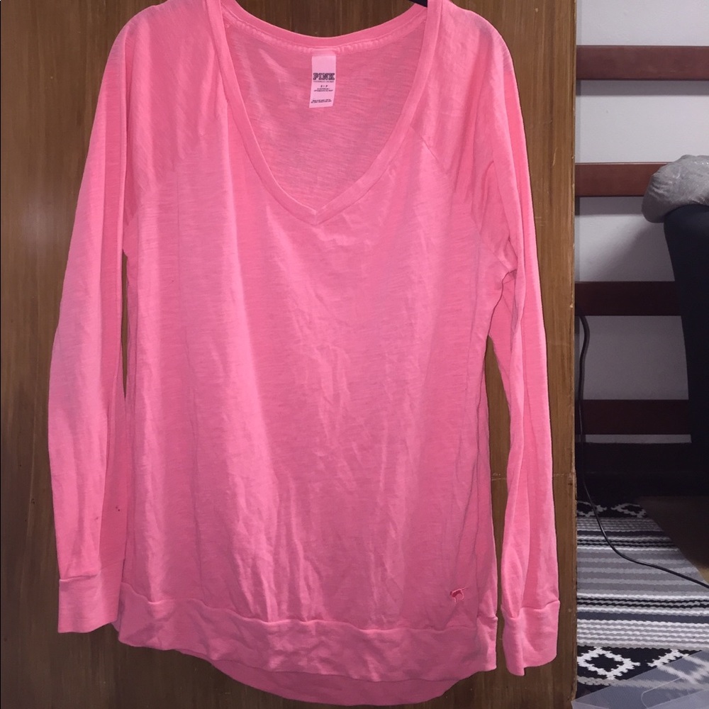 Pink V-neck long-sleeved shirt