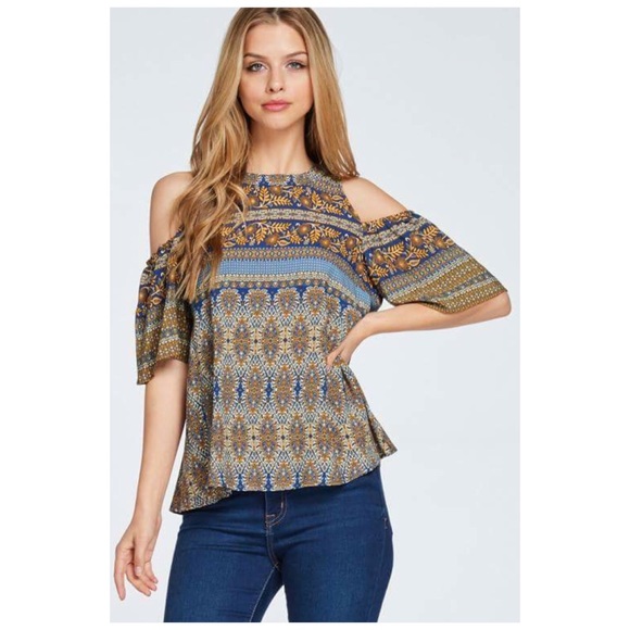 Off shoulder Top - Picture 2 of 6