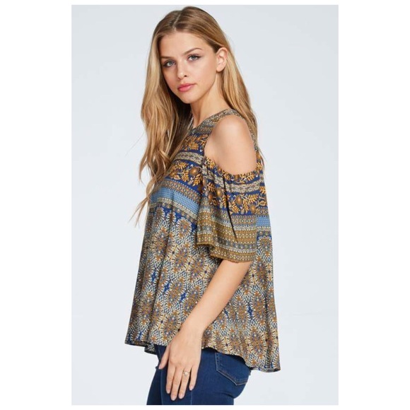 Off shoulder Top - Picture 4 of 6