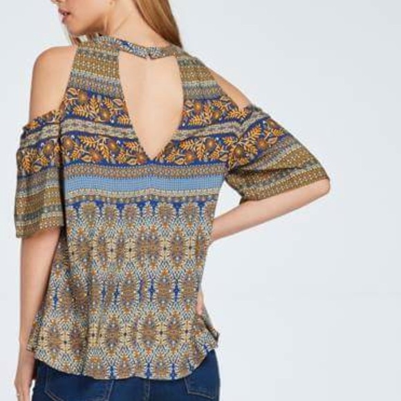 Off shoulder Top - Picture 3 of 6