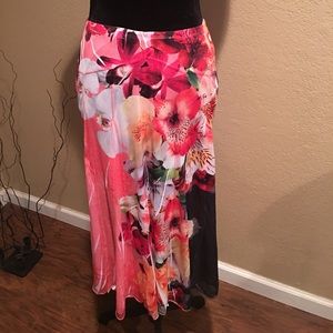 Beautiful Floral Skirt ! Beautiful Floral Skirt !
