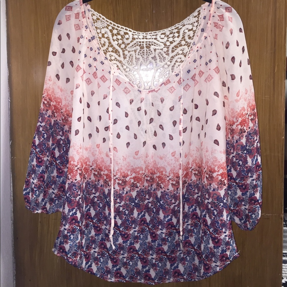 3/4 sleeved patterned shirt with lace on back