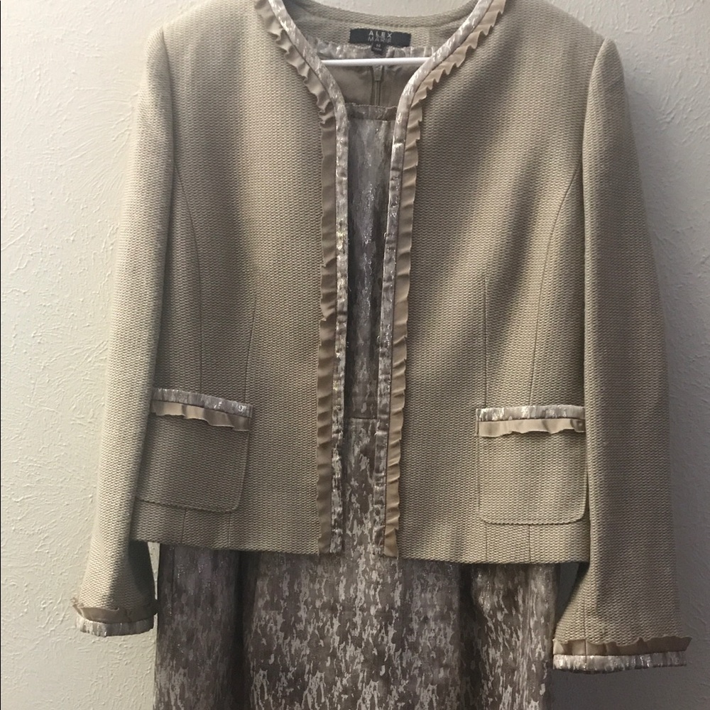 Women's business dress suit