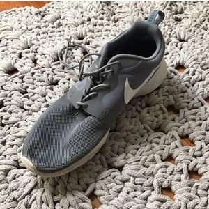 Grey roshes