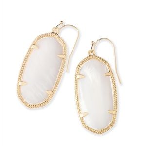 Kendra Scott Elle earrings white in gold setting