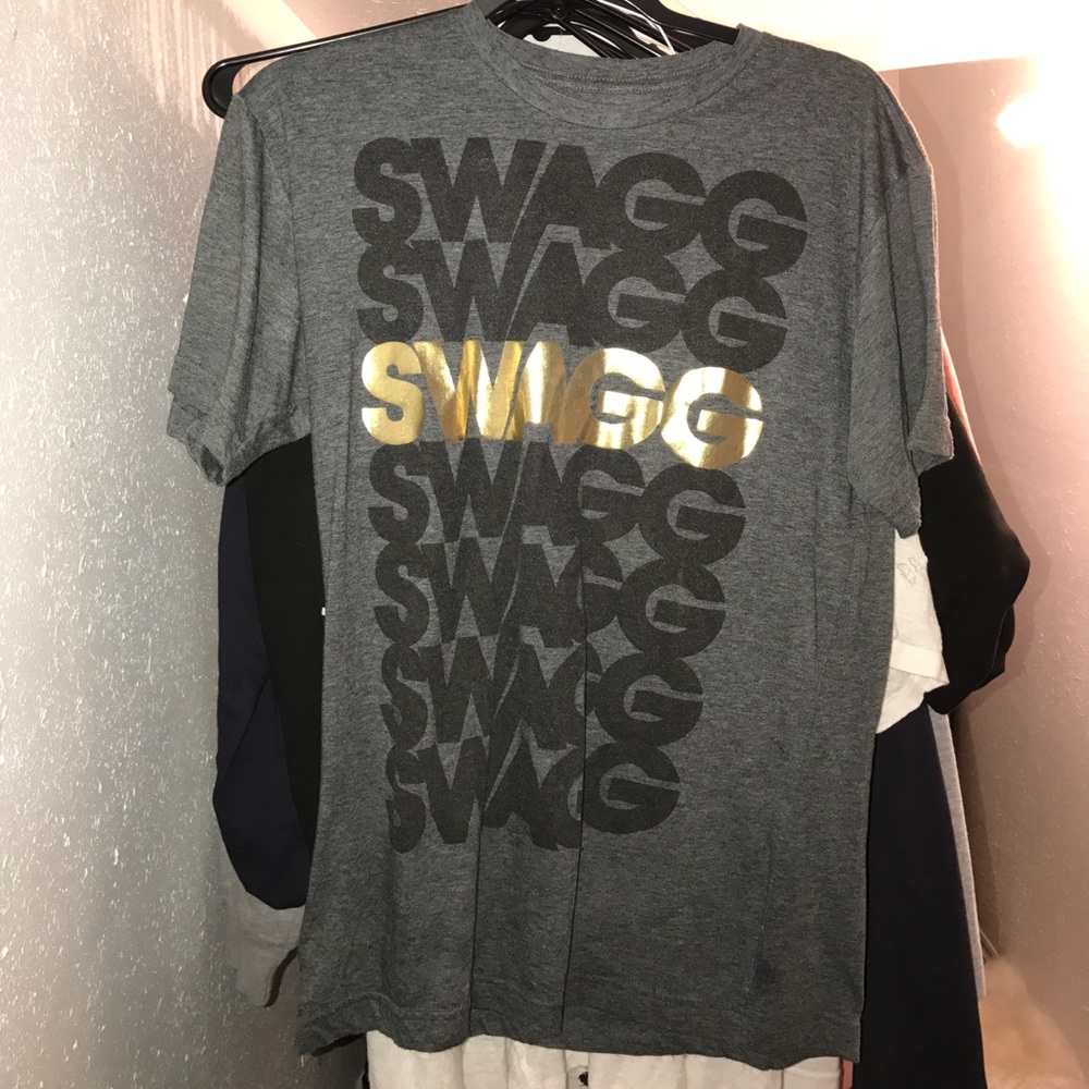 Tagless swag shirt
