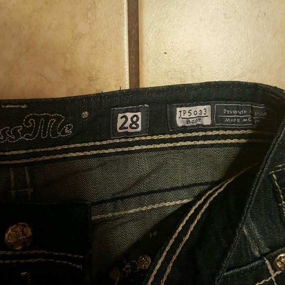 Miss Me Jeans, Size 28 x 35 - Picture 3 of 3