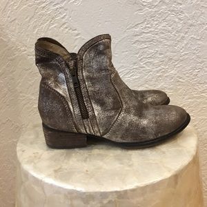 Seychelles ankle booties