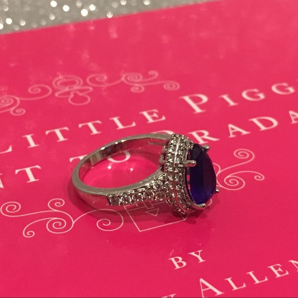 Elegant Blue & Silver Costume Jewelry Ring Size 9 - Picture 2 of 4