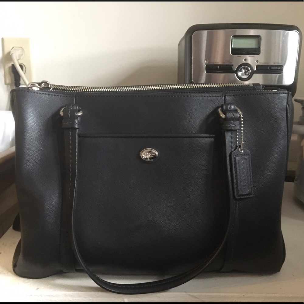 Coach purse - black - like new - Picture 1 of 6