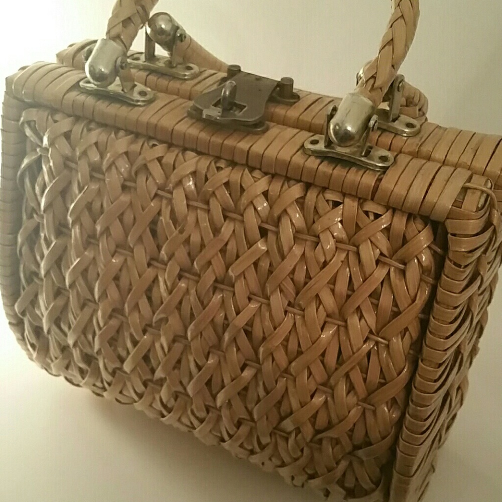Plastic straw purse basket weave