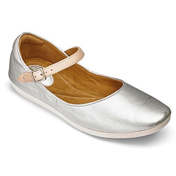 clarks feature film shoes