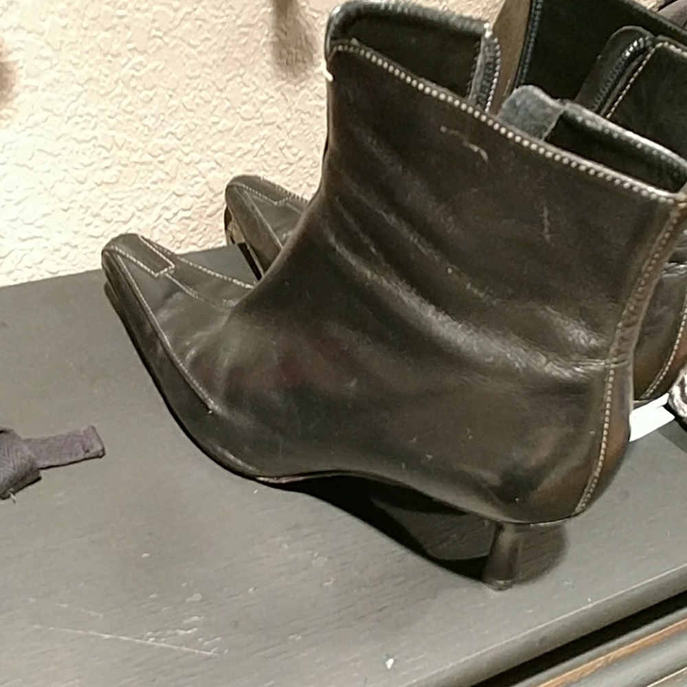 Nordstrom leather ankle boots. - Picture 5 of 8