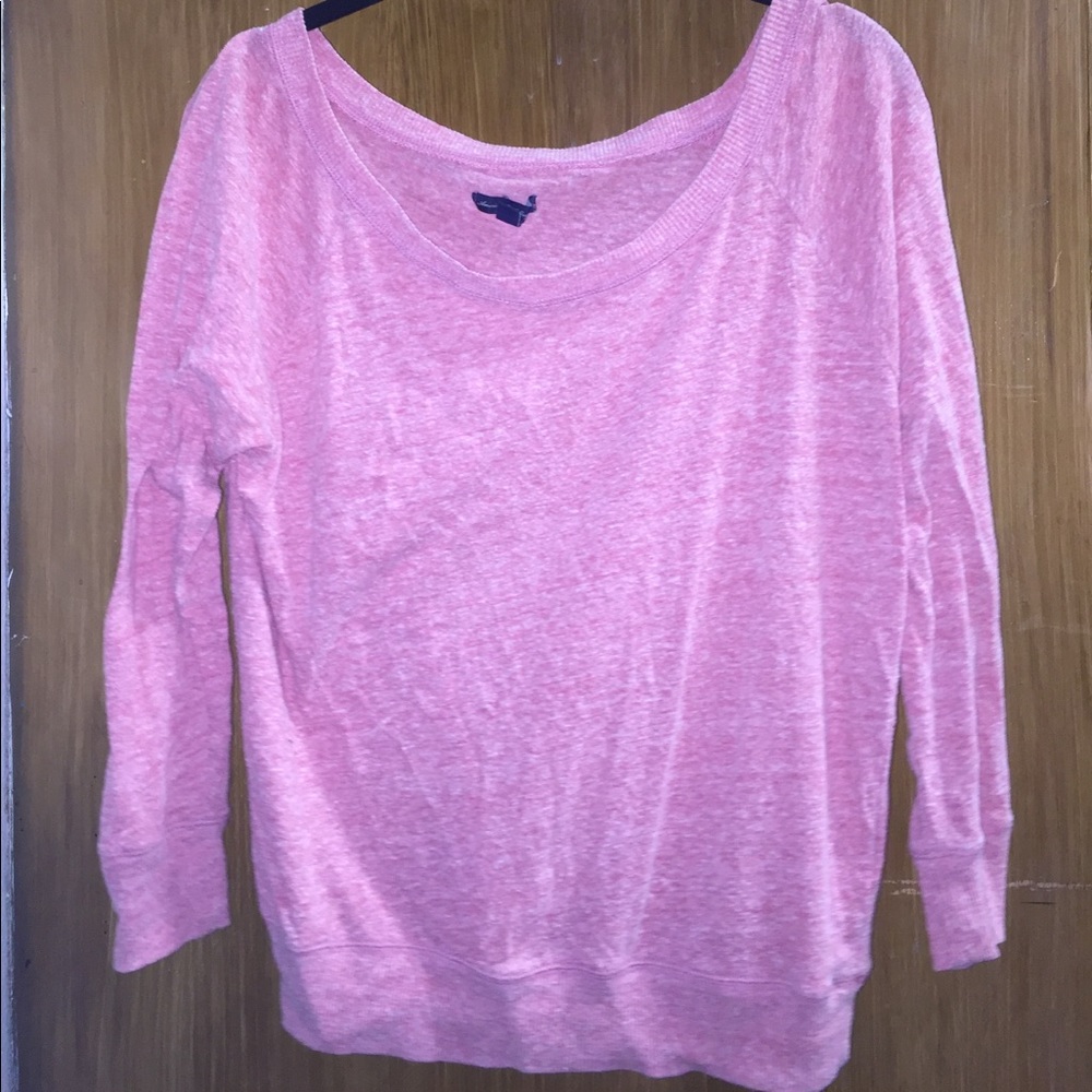 Pink scoop neck long-sleeved shirt