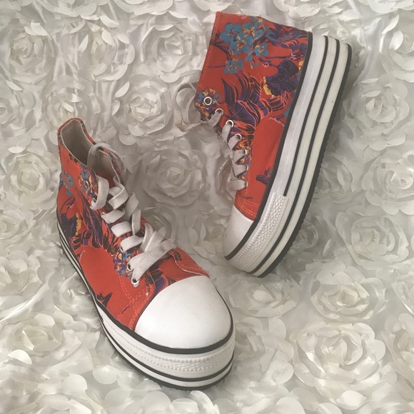 Urban Outfitters Shoes - Urban Outfitters BDG floral shoes