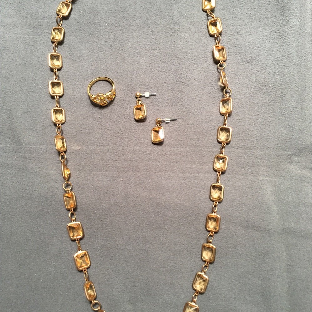 Necklace, earrings & ring