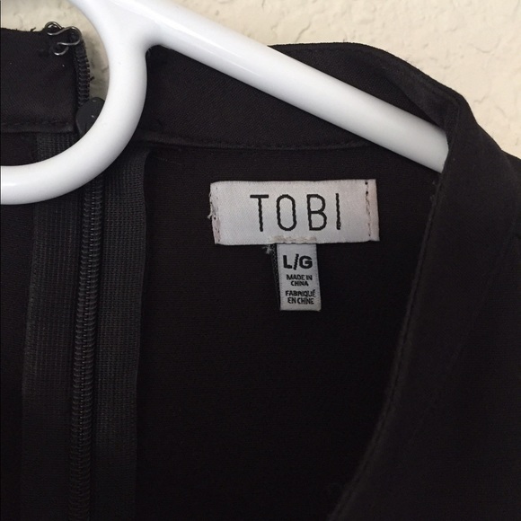 Tobi LBD with cutouts - Picture 3 of 5