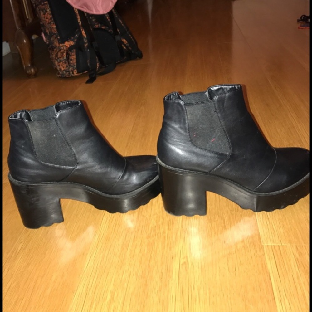 TREND ALERT 🔥Platform Cleated Chunky Heel Booties