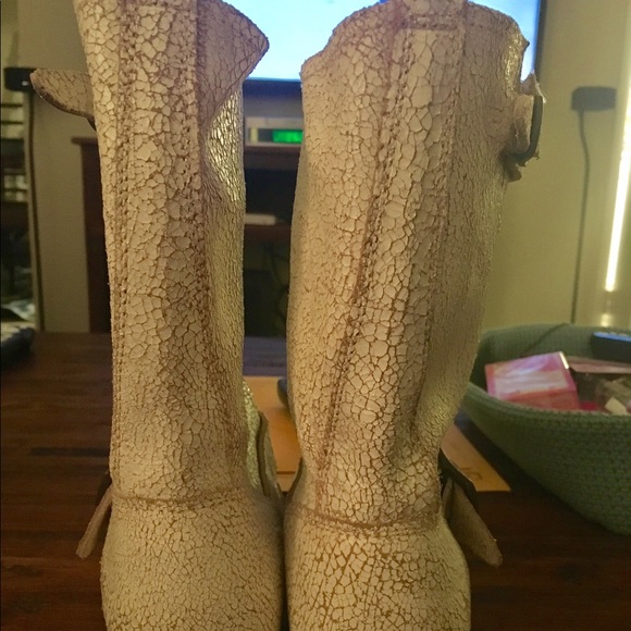 Frye distressed white boots - Picture 3 of 4