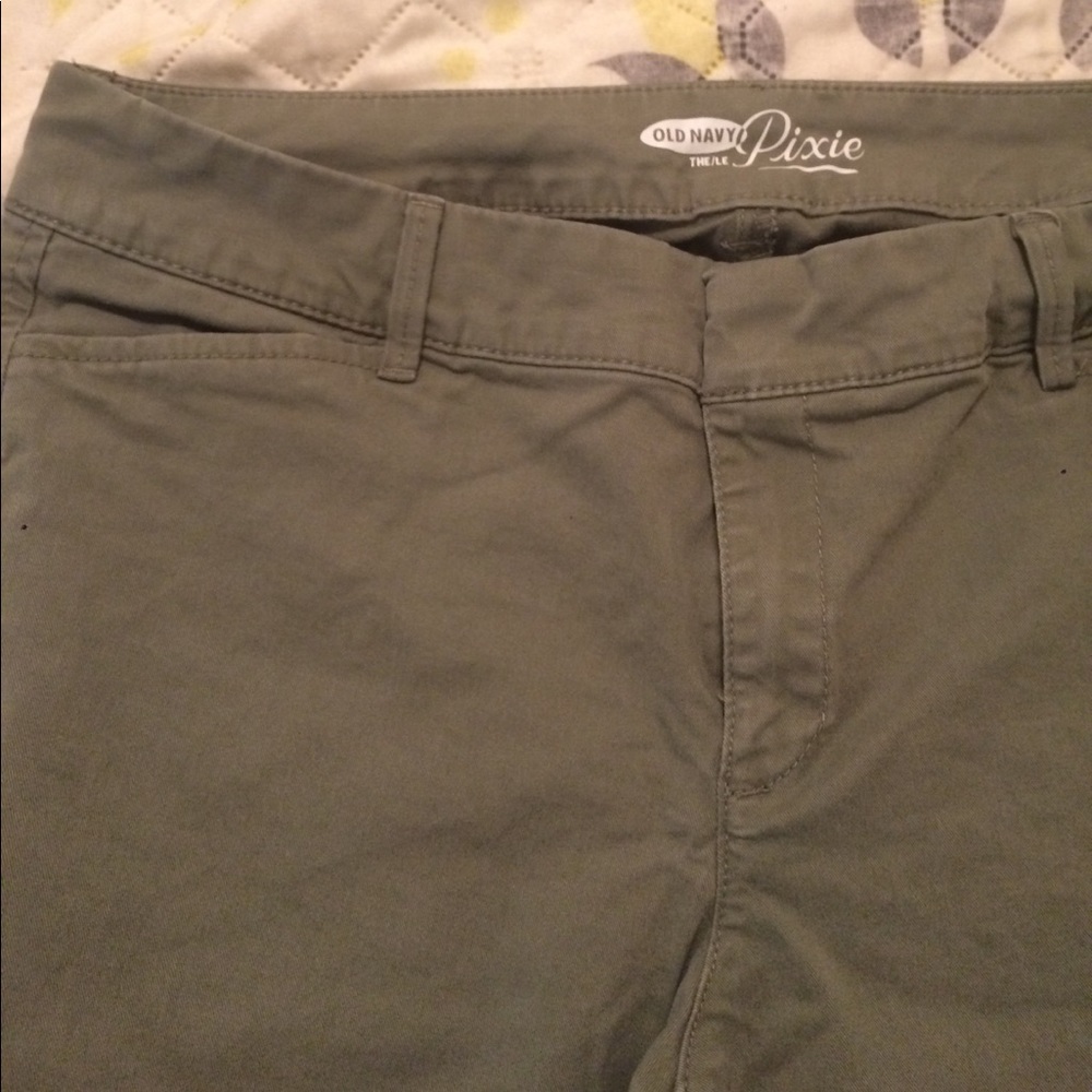 Old Navy Pixie cut capris