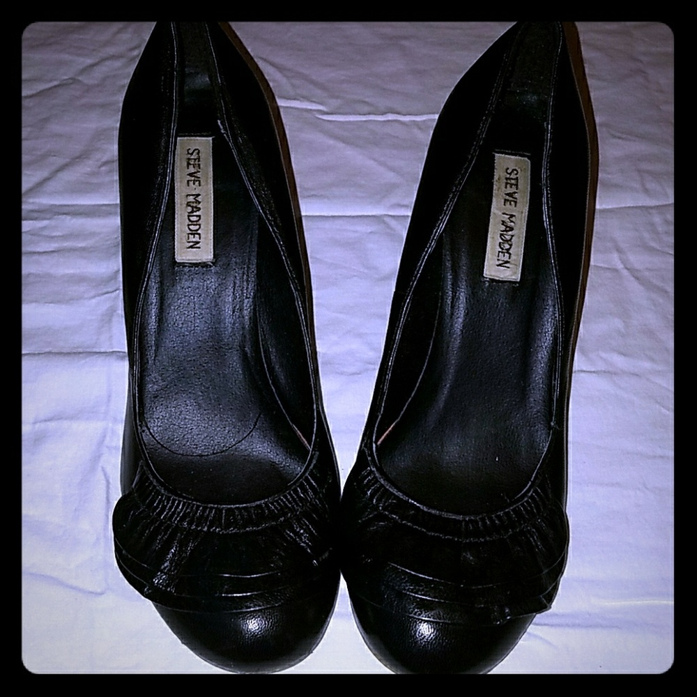 Steve Madden Black Ruffled Round Toe Pumps 8.5