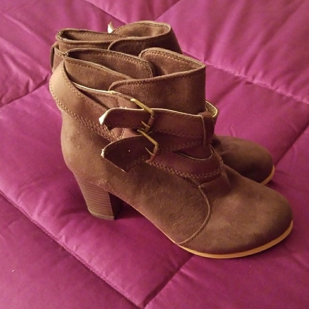 Brown boots brand new