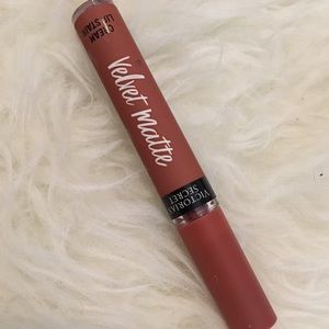 VS Matte Lipstick in Perfection