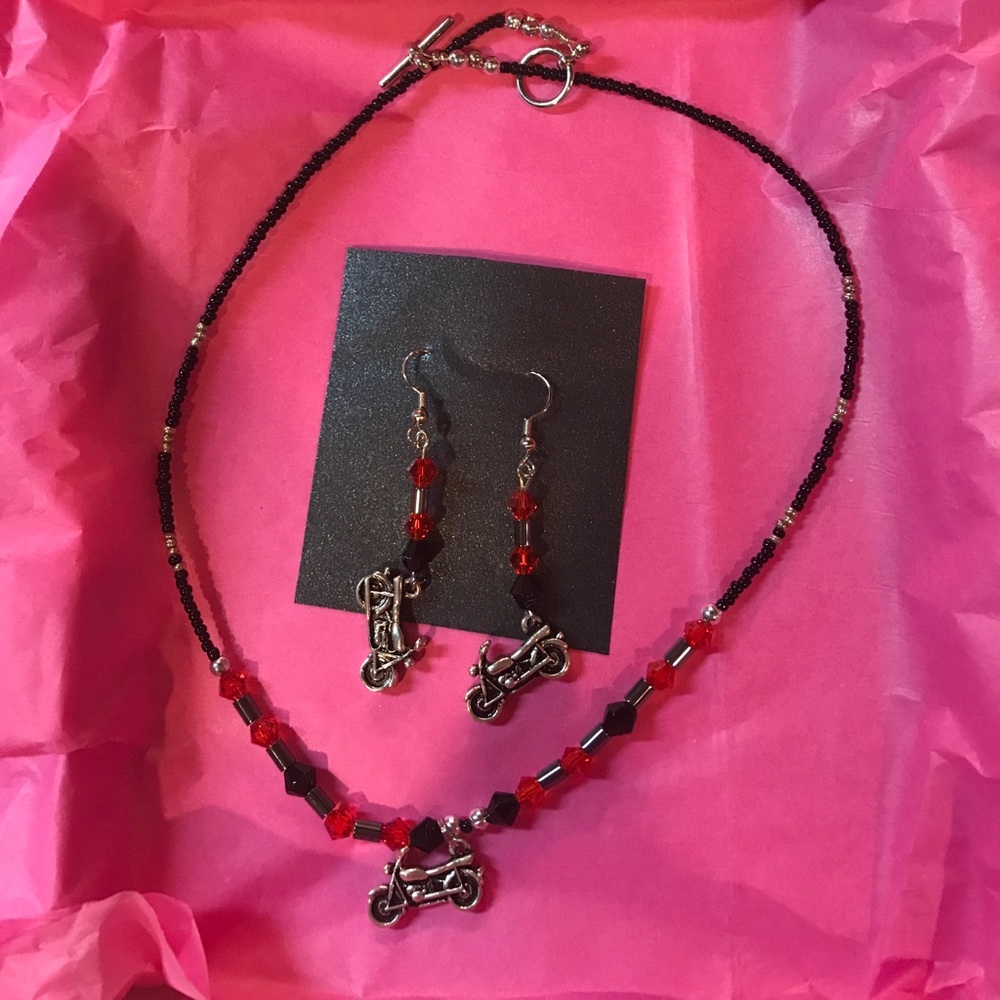 Matching necklace and earring set!