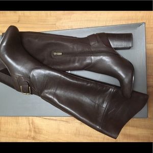 BNIB VINCE CAMUTO DARK BROWN BOOTS 🎉
