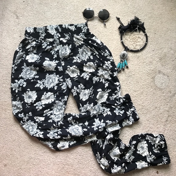 Brandy Melville Pants - BRANDY MELVILLE USA SMOCKED FLORAL PANTS🌸