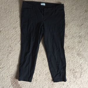 ✨FLASH SALE ✨Old Navy Black pixie Capri pants✨🖤