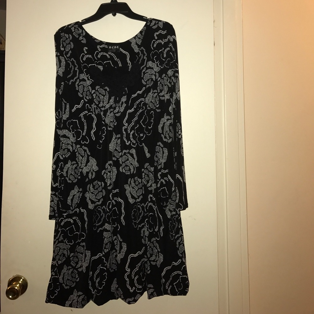 BCBG floral pattern dress w/ embroidered neck trim