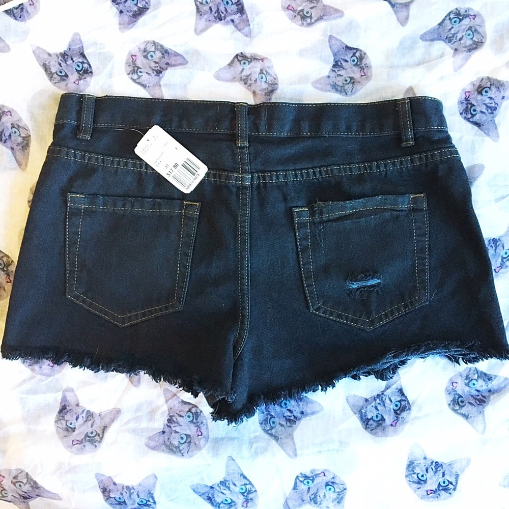 ☀️F21☀️ Distressed Shorts - Picture 2 of 4