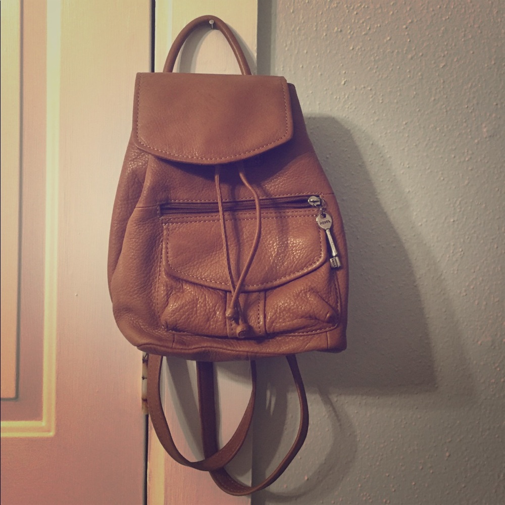A small brown leather Fossil backpack! 🎒